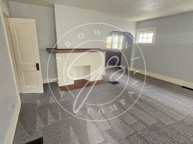 Foto del edificio - Charming 2 Bed, 1 Bath lower duplex in Tol...
