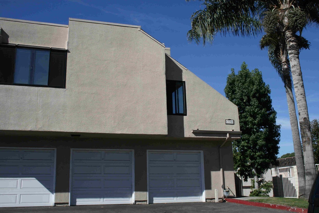 Condo over garage - 17701 Sergio Cir