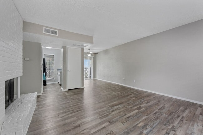 Building Photo - Villa Encanto