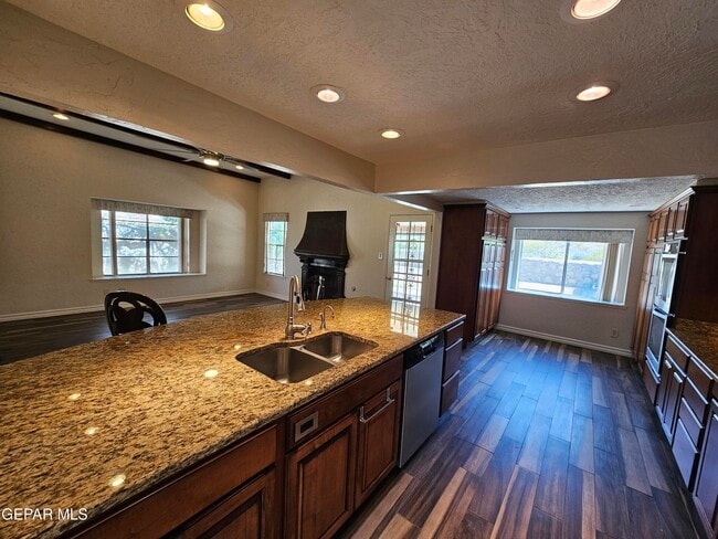 Building Photo - 944 Agua Caliente Dr
