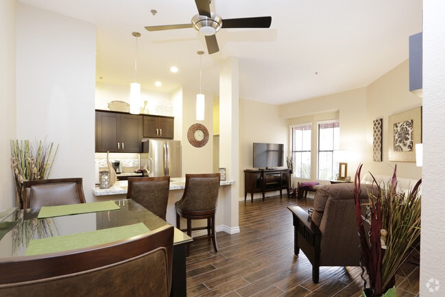 Interior Photo - 600 Front Apartments