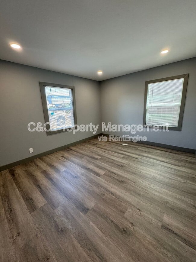 Building Photo - 2370 Lowell Ave