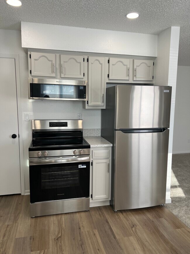 Foto del edificio - 5324 Jennifer Dr