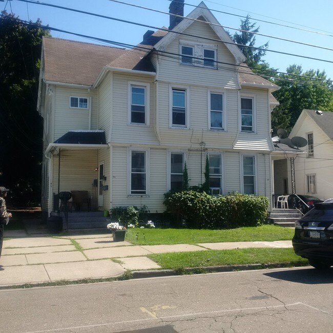 227 W 16th St Unit 3, Erie, PA 16502 Apartment for Rent in Erie, PA