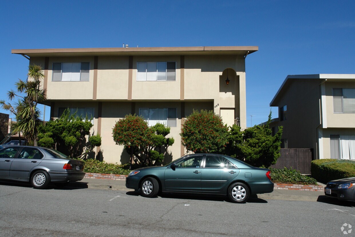 Building Photo - 488 Lincoln Cor