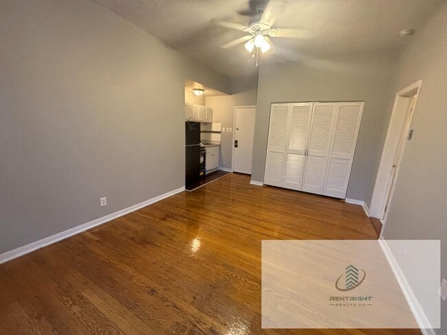 Building Photo - 755 W Buena Ave