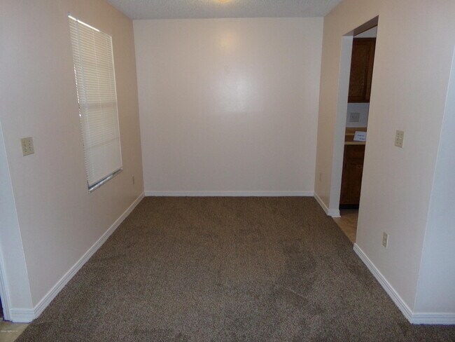 Building Photo - 460 Crabapple Ct
