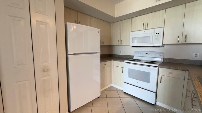 Building Photo - 1801 N Flagler Dr