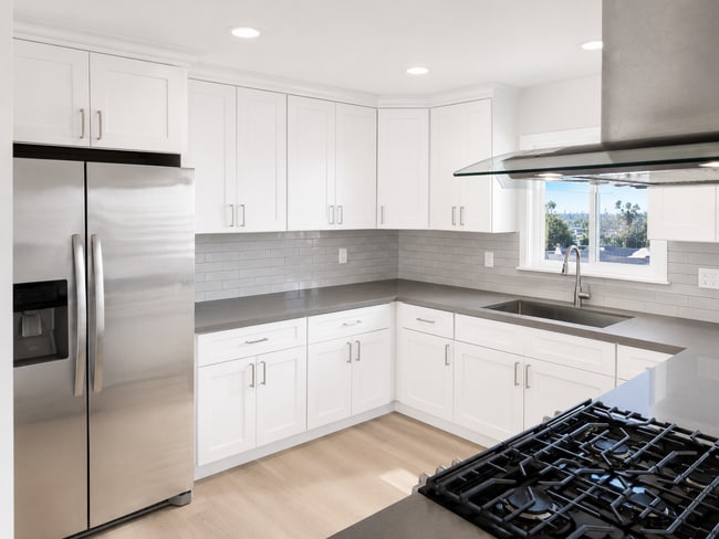 Building Photo - Stunning Manhattan Beach Condo - 5 Minutes From The Beach!