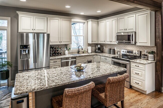 Foto del edificio - Stunning Custom Built Home in Ridgefields