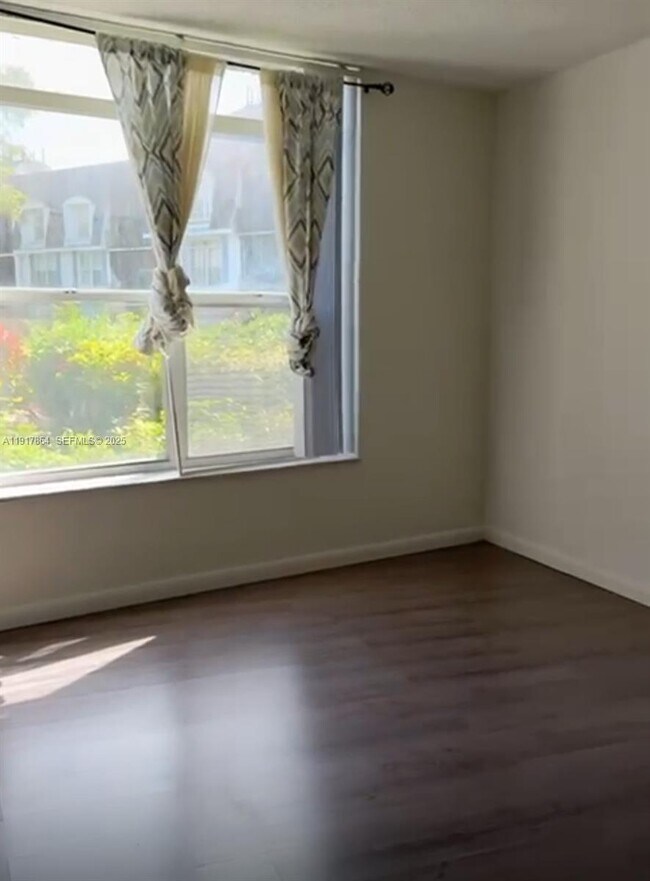 Foto del edificio - 3650 Inverrary Dr