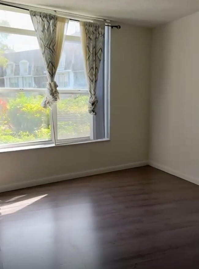 Building Photo - 3650 Inverrary Dr