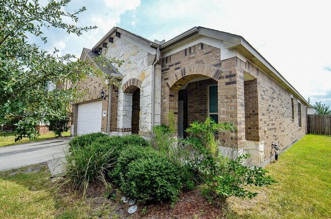 Building Photo - 16608 Spirit Lake Ct