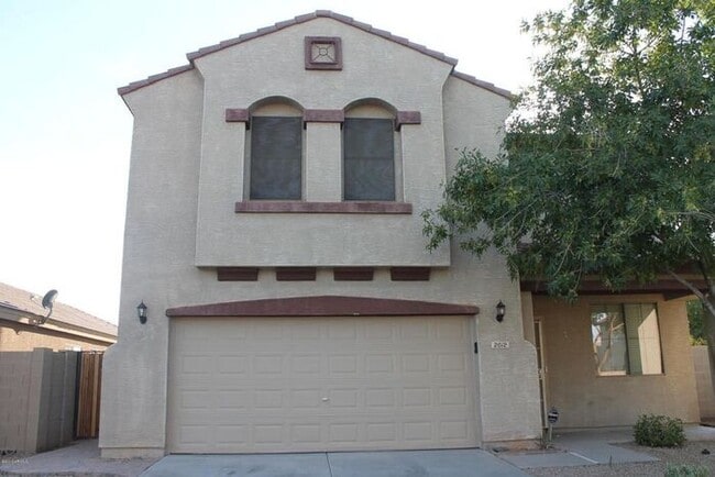 Beautiful 3 Bedroom, 2.5 Bath Home w/Open Floor Plan and Loft! Large Backyard with Fire Pit! Wash... - Beautiful 3 Bedroom, 2.5 Bath Home w/Open Floor Plan and Loft! Large Backyard with Fire Pit! Wash...