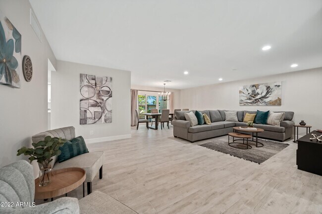 Foto del edificio - 6128 E Vernon Ave