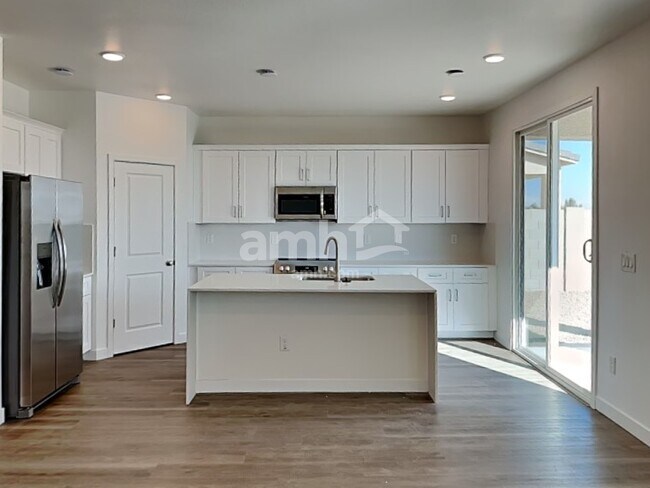 Building Photo - 18490 W El Cortez Pl