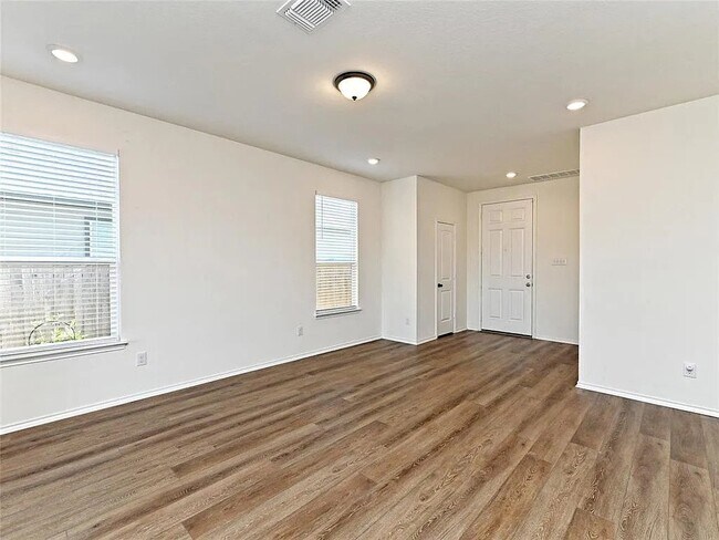 Building Photo - 216 Benmyrtle Trl