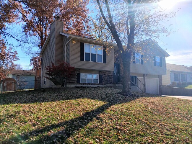 Foto del edificio - 4BR Single Family Home w/ Fenced Yard in S...