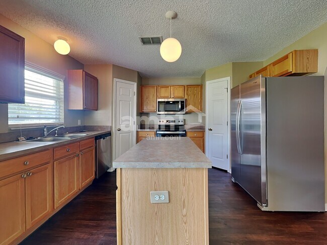 Building Photo - 244 Verzon Court