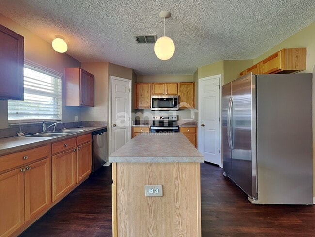 Building Photo - 244 Verzon Ct
