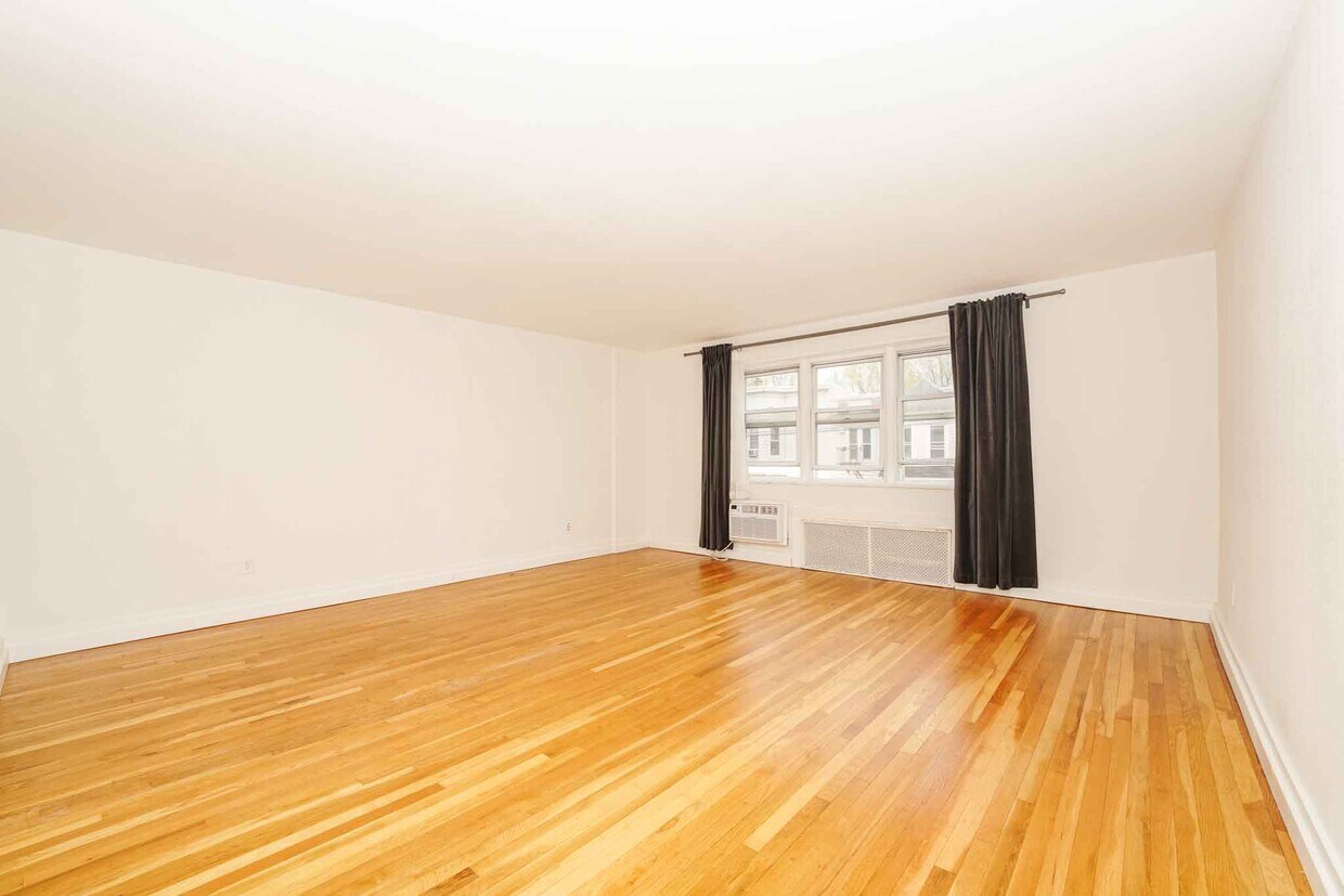 Primary Photo - 154 Bowers St