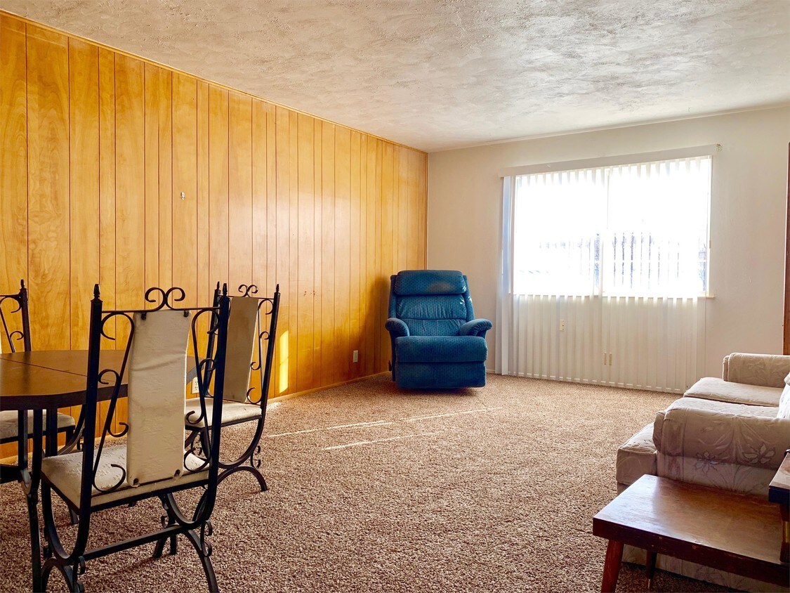 Primary Photo - 401 E 5th St