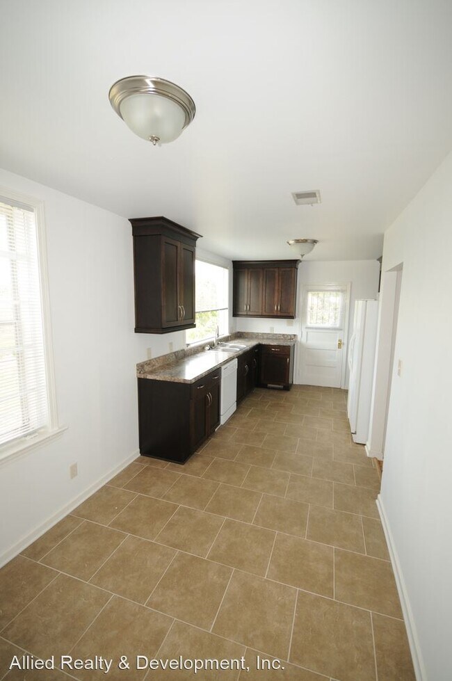 Foto del edificio - 4 br, 2 bath House - 16 Windsor Drive