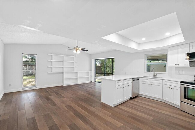 Foto del edificio - 3601 Fairway Forest Cir