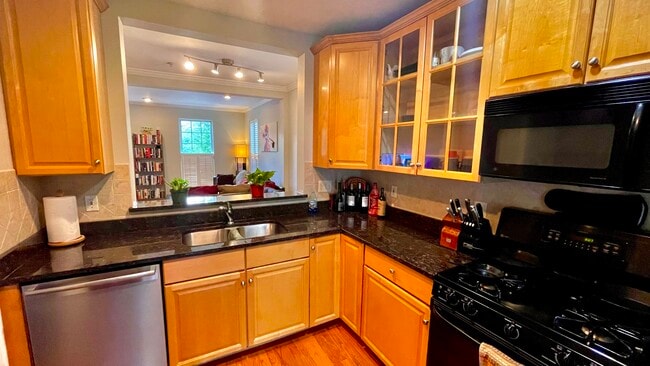 Building Photo - 1607A Potomac Greens Dr