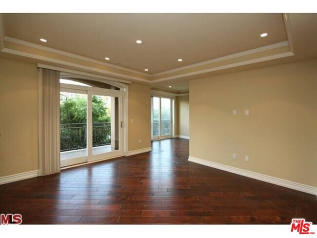 Foto del edificio - 8612 Burton Way