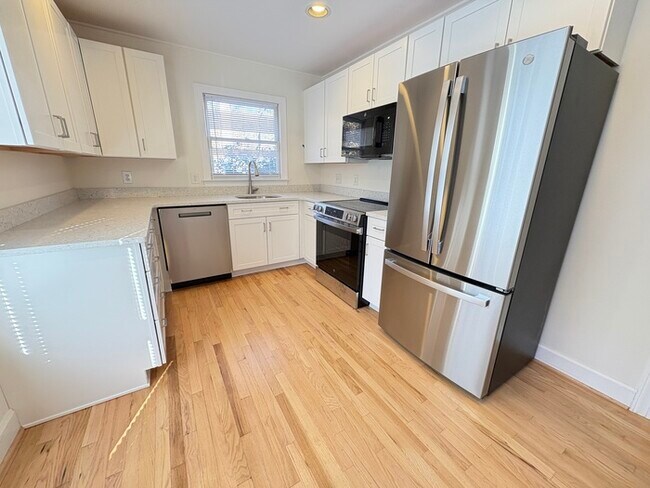 Foto del edificio - Fabulous 3 Br Townhome  For Rent