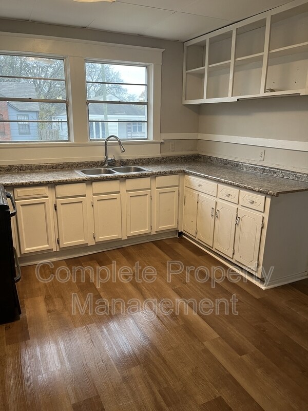 Building Photo - 1645 Woodland Ave SW