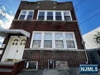 Primary Photo - 85 MacArthur Ave