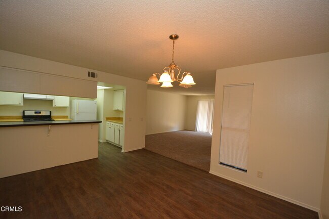 Building Photo - 242 Oakwood St