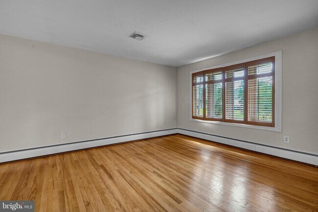Foto del edificio - 8905 Valley Forge Dr
