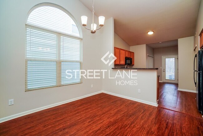 Building Photo - REDUCED!
