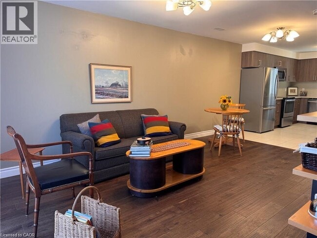 Photo du bâtiment - 122 Courtland Ave E