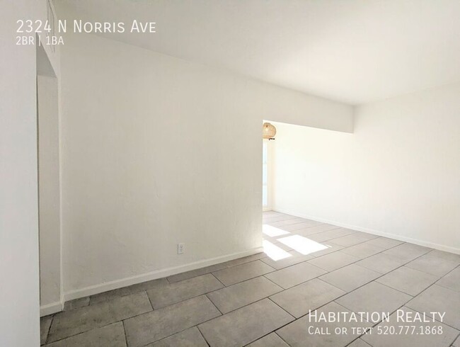 Building Photo - Remodeled 2Bed/1Bath, near the U of A near...