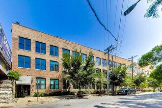 Building Photo - 1760 W Wrightwood Ave