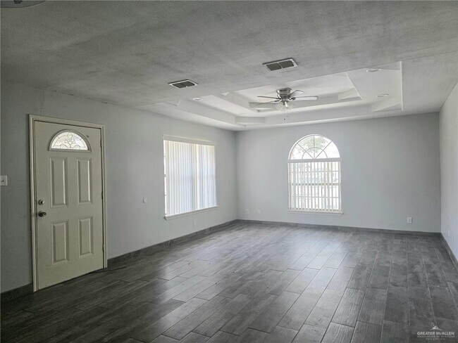 Building Photo - 11 Ashley Pl