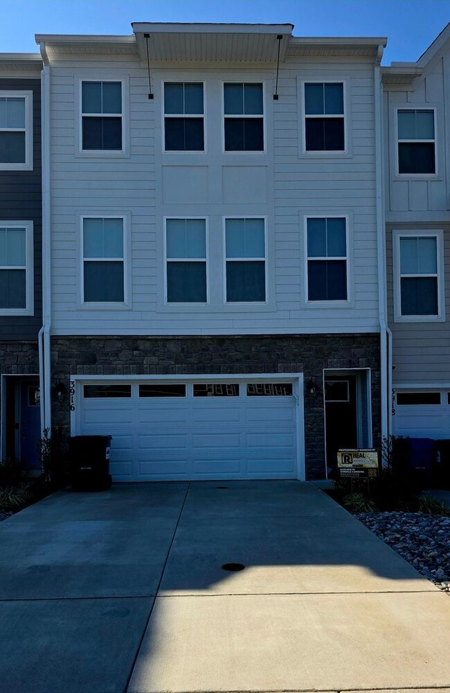 Building Photo - 3916 Applegate Ct