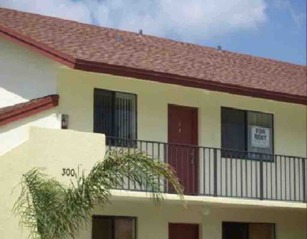 Primary Photo - 300 Nottingham Cir