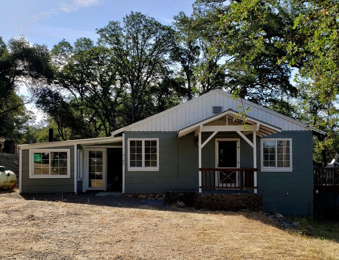 Primary Photo - CHARMING RURAL AUBURN COUNTRYSIDE HOME