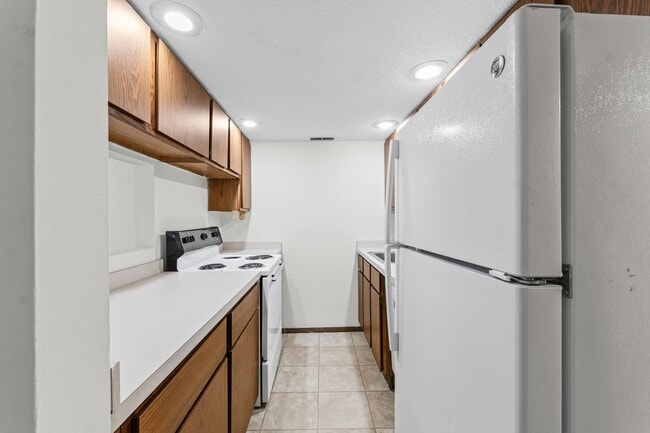 Interior Photo - 508 W White St