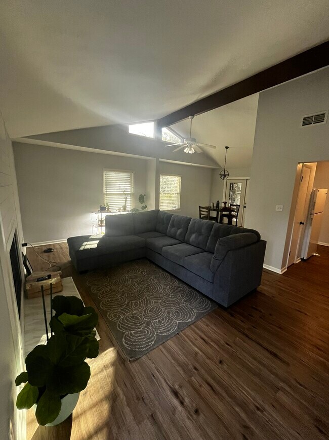 Foto del edificio - 4802 Easy St