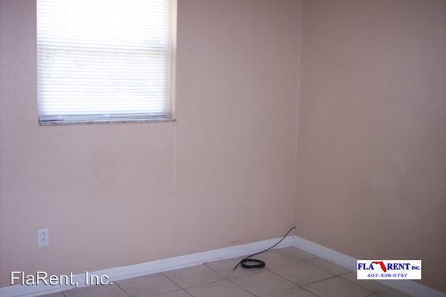 Building Photo - 950 N Triplet Lake Dr