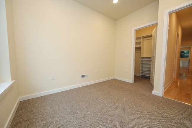 Photo - 1802 N Bouvier St Apartment