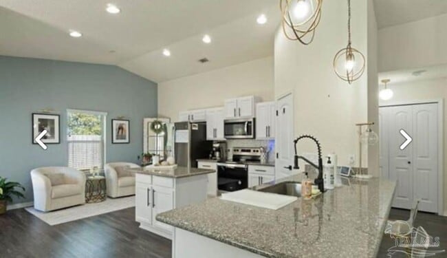 Building Photo - 5723 Peach Dr