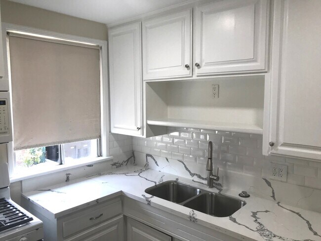 Remodeled Kitchen w/ new quartz counters, subway tile backsplash, brand new gas stove - 561 N Rosemary Ln