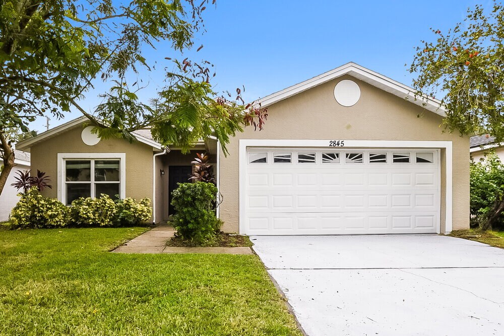 Foto principal - 2845 Falling Tree Cir